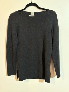 Garnet Hill classic wool sweater
Long sleeve size extra small